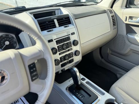 Used 2010 Mercury Mariner V6 AWD 4dr SUV image 17