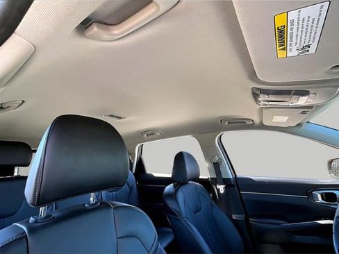 Used 2025 Kia Sorento S image 25