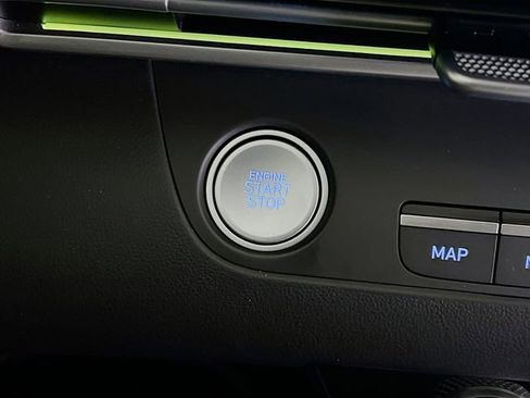 Used 2024 Hyundai Elantra SEL image 32