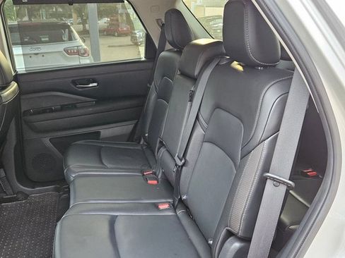 Used 2023 Nissan Pathfinder SL FWD image 16