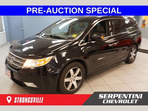 Used 2011 Honda Odyssey Touring image 1