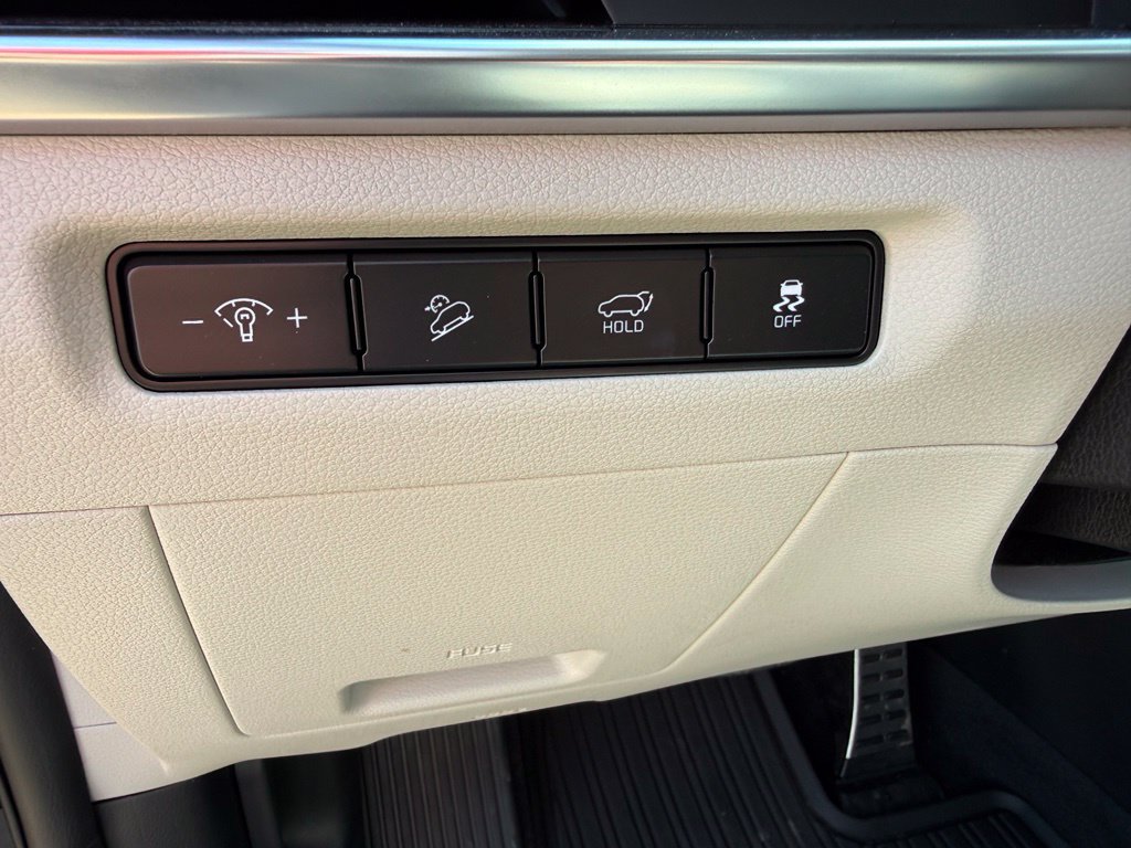 Used 2025 Kia Telluride SX w/ SX Captain's Chair Package FWD image 13