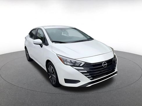 Used 2025 Nissan Versa SV FWD image 3