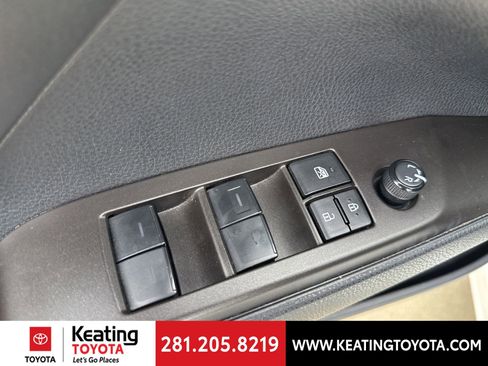 Used 2023 Toyota Camry SE image 11