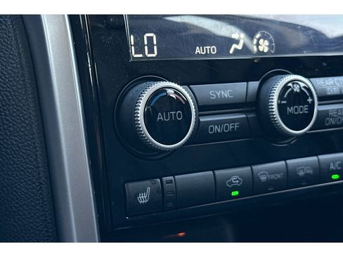 Used 2020 Subaru Ascent Limited w/ Popular Package #2A image 30