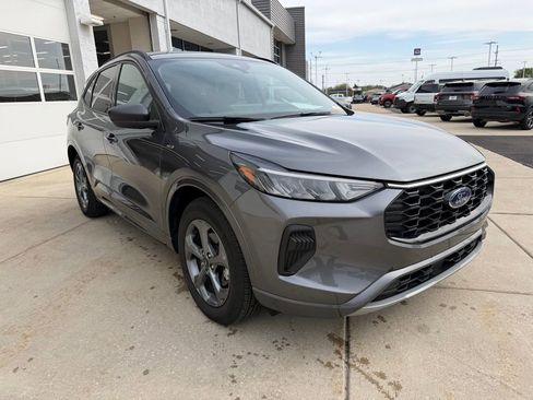 Used 2023 Ford Escape ST-Line w/ Tech Pack #1 AWD/4WD image 3
