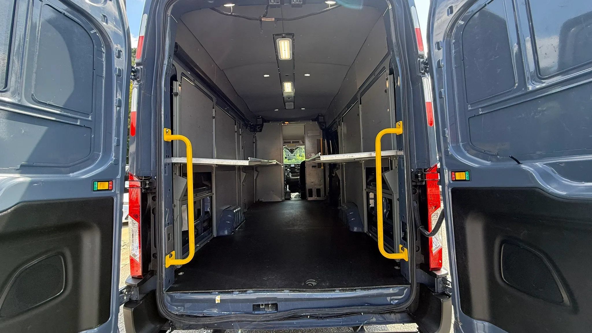 Used 2020 Ford Transit 250 148 High Roof Extended RWD image 8