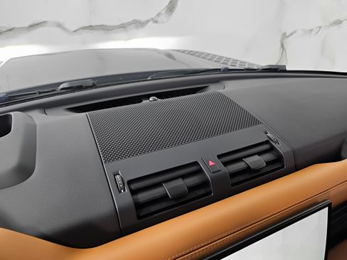 Used 2023 Land Rover Defender 110 V8 image 23