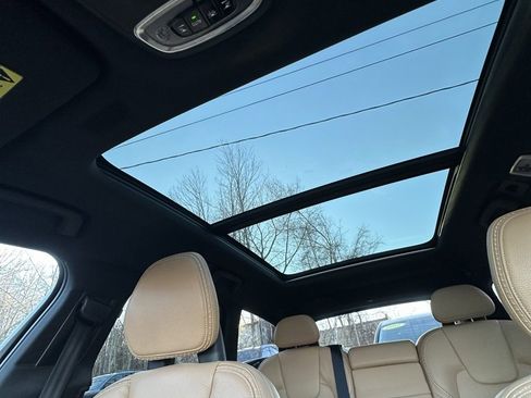 Used 2018 Volvo V90 T5 Cross Country w/ Convenience Package image 23