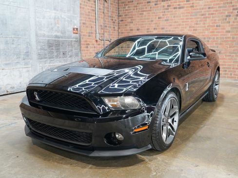 Used 2010 Ford Mustang Shelby GT500 RWD image 5