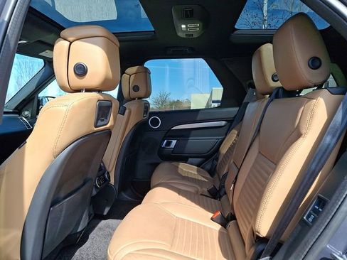 Used 2024 Land Rover Discovery Dynamic SE image 10