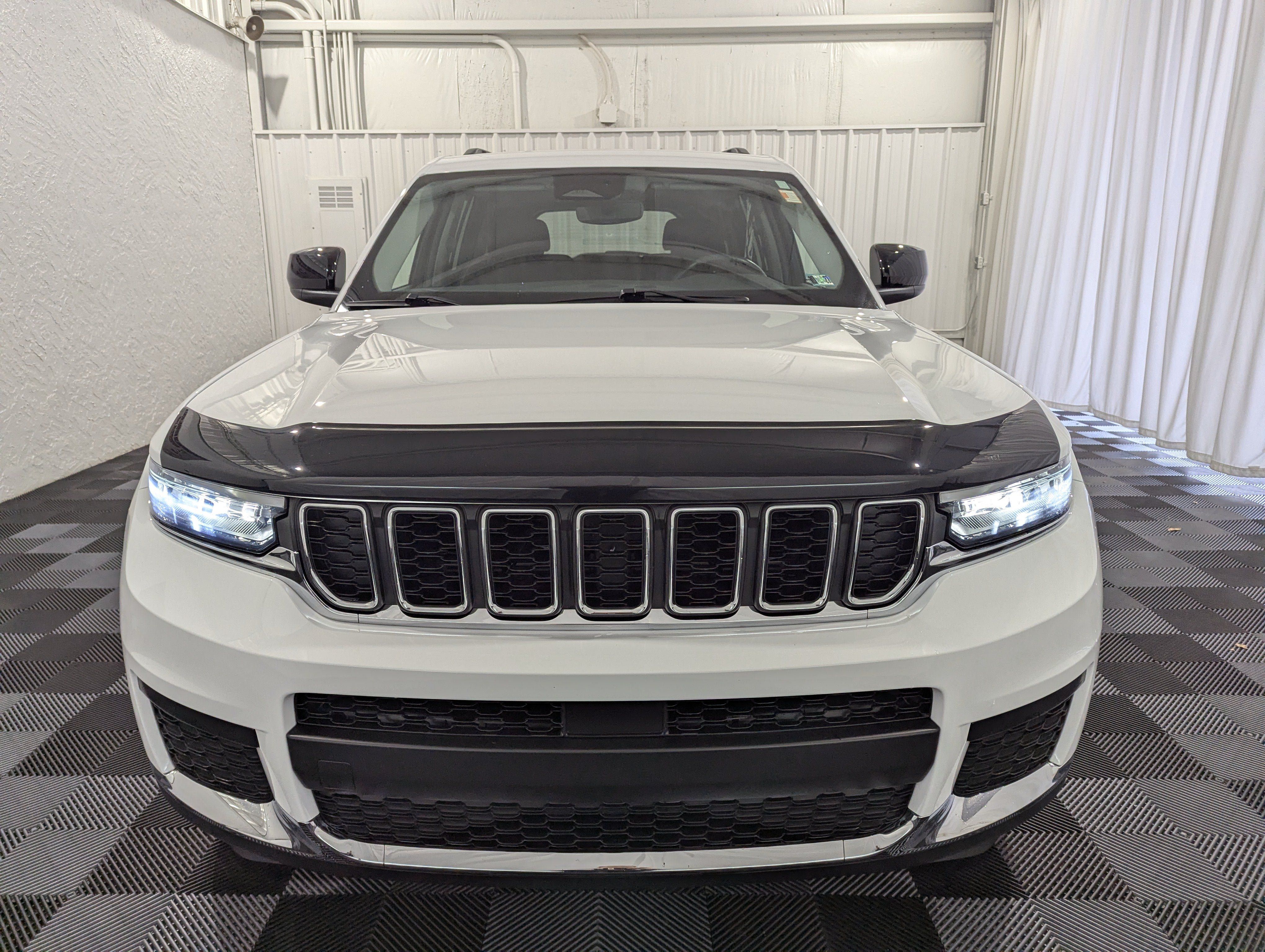 Used 2022 Jeep Grand Cherokee L Laredo w/ Luxury Tech Group I AWD/4WD image 4