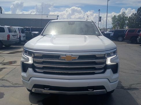 Used 2024 Chevrolet Silverado 1500 High Country w/ High Country Premium Package AWD/4WD image 3