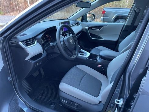 Used 2025 Toyota RAV4 XLE image 14