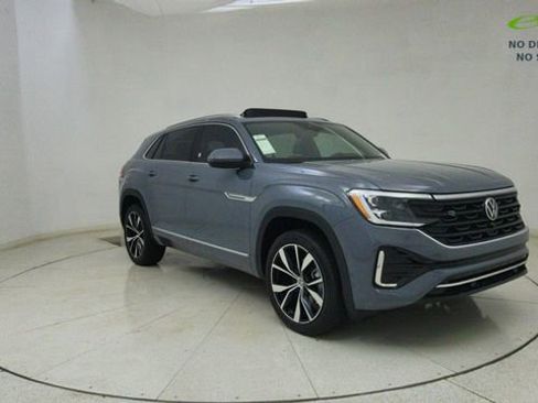 Used 2025 Volkswagen Atlas Cross Sport SEL Premium R-Line image 70