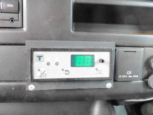 Used 2015 Chevrolet Express 2500 RWD image 14