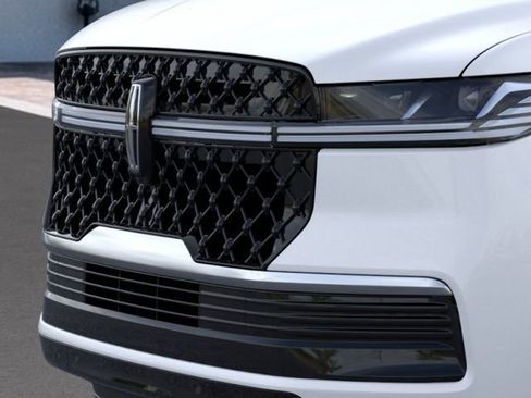 New 2026 Lincoln Navigator Reserve w/ Jet Appearance Package AWD/4WD image 18