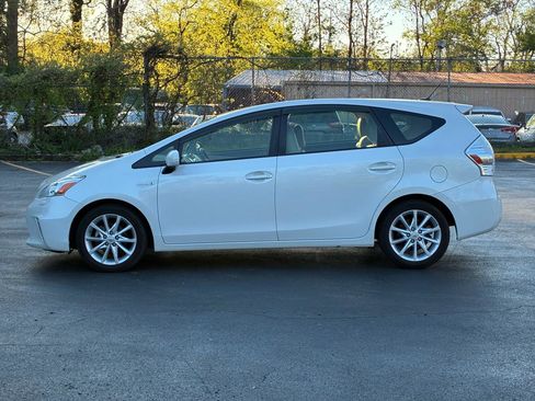 Used 2014 Toyota Prius V Five image 9