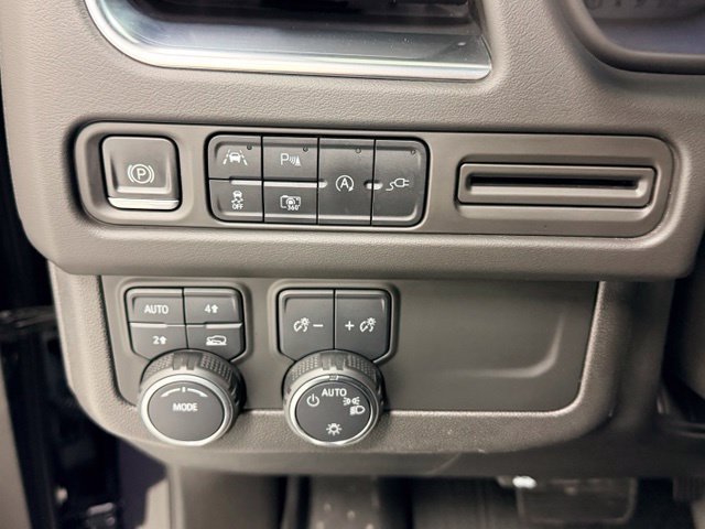 Used 2022 Chevrolet Tahoe LT w/ Luxury Package AWD/4WD image 17