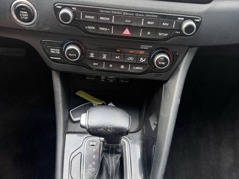 Used 2019 Kia Niro S Touring FWD image 24