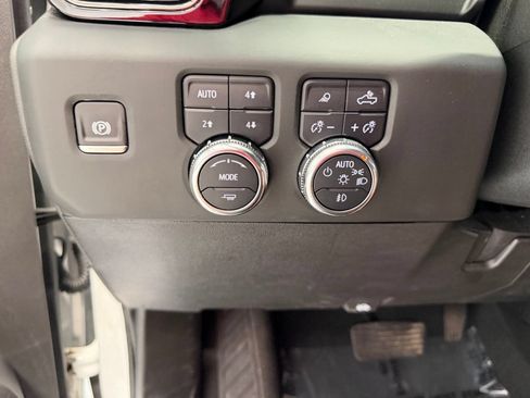 Used 2024 GMC Sierra 2500 AT4 w/ AT4 Preferred Package AWD/4WD image 21