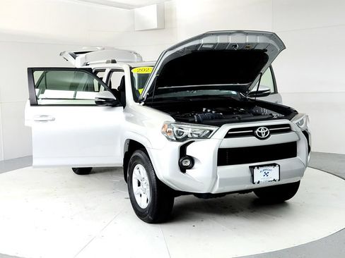 Used 2023 Toyota 4Runner SR5 Premium w/ Moonroof Package AWD/4WD image 9