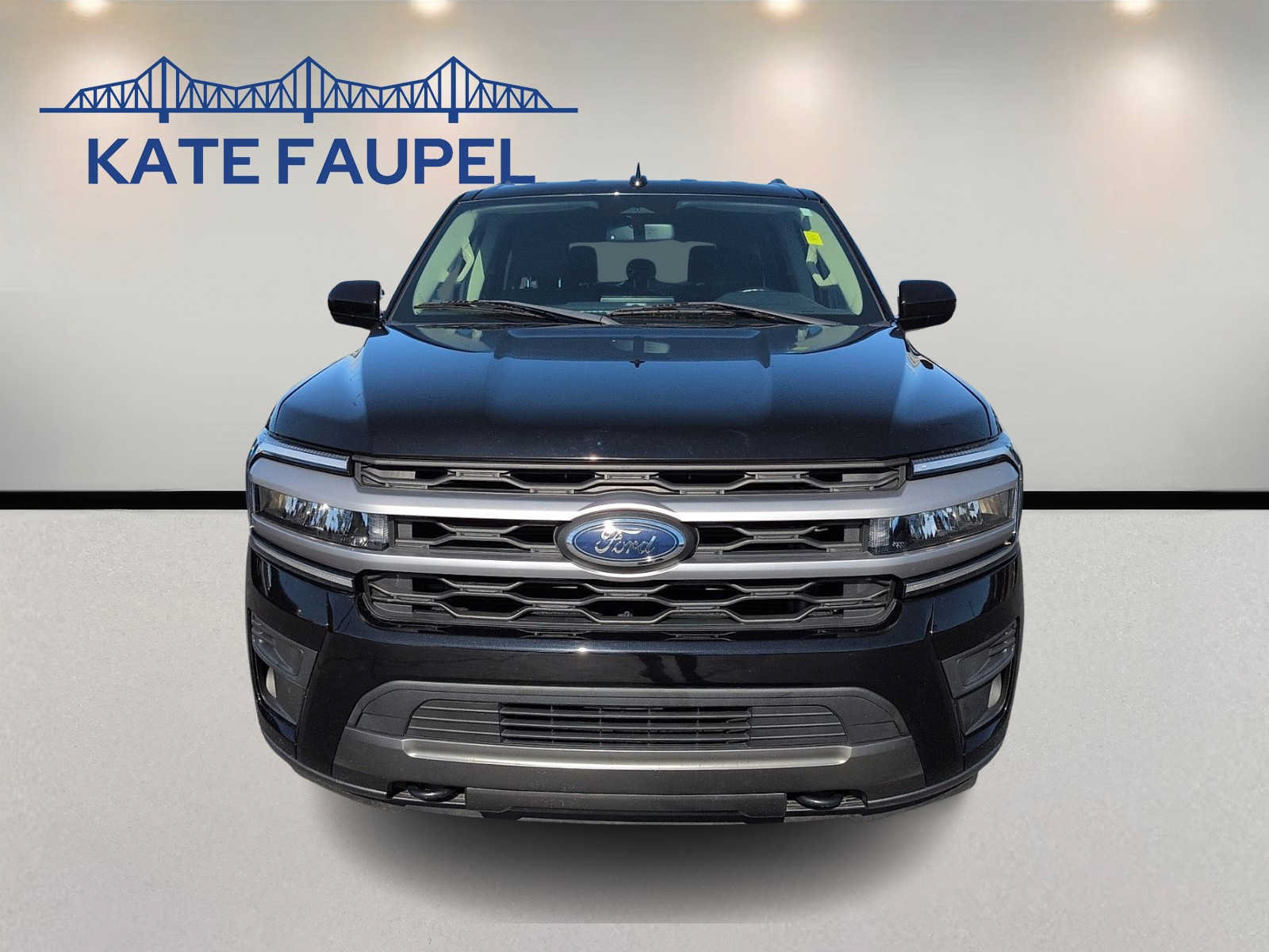 Used 2022 Ford Expedition XLT AWD/4WD image 2