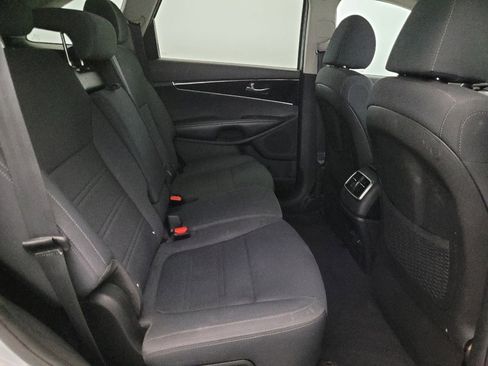 Used 2019 Kia Sorento LX AWD/4WD image 19
