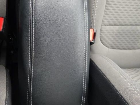 Used 2022 Ford Escape SE w/ SE Sport Appearance Package image 36