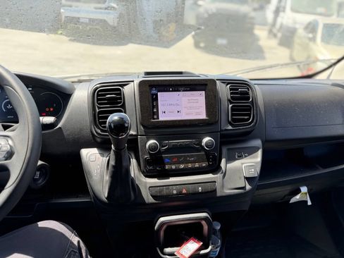 Used 2025 RAM ProMaster 2500 w/ U-Haul Equipment Group FWD image 8