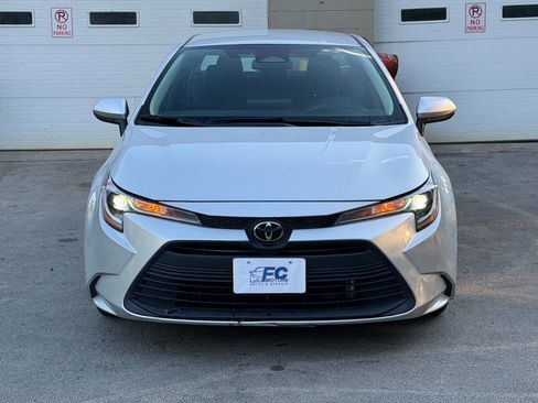 Used 2024 Toyota Corolla LE FWD image 2