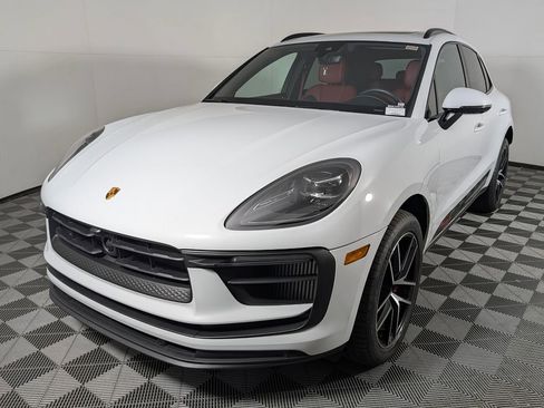 Certified 2023 Porsche Macan S image 1