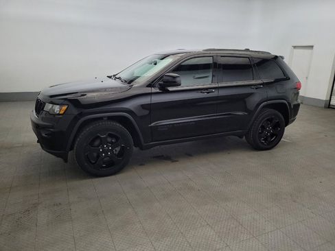Used 2019 Jeep Grand Cherokee Laredo AWD/4WD image 2