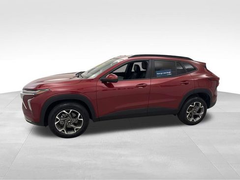 Certified 2024 Chevrolet Trax LT FWD image 2