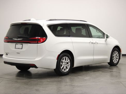 Used 2022 Chrysler Pacifica Touring-L FWD image 8