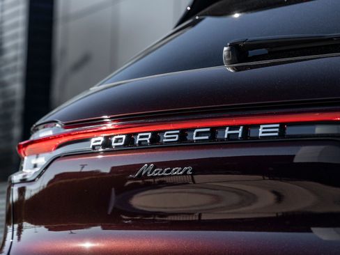 Certified 2026 Porsche Macan AWD/4WD image 15