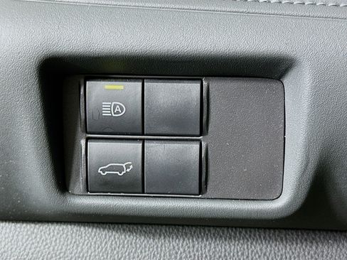 Used 2023 Toyota Highlander LE image 17