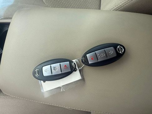 Used 2010 Nissan Murano SL w/ Accessory Value Pkg FWD image 17