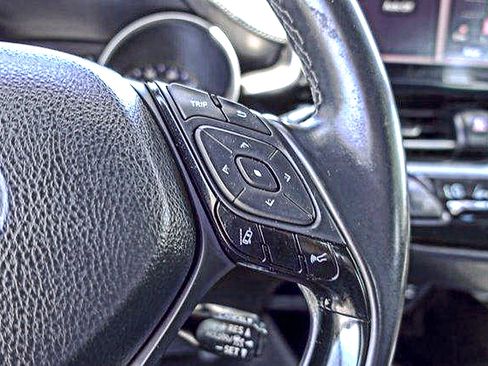 Used 2019 Toyota C-HR XLE FWD image 15