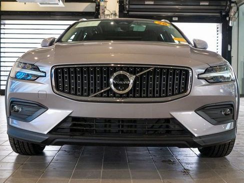 Used 2026 Volvo V60 B5 Cross Country Ultra w/ Climate Package image 2