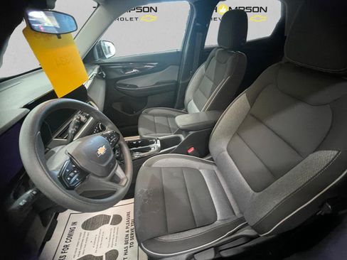 Used 2025 Chevrolet TrailBlazer LS FWD image 9