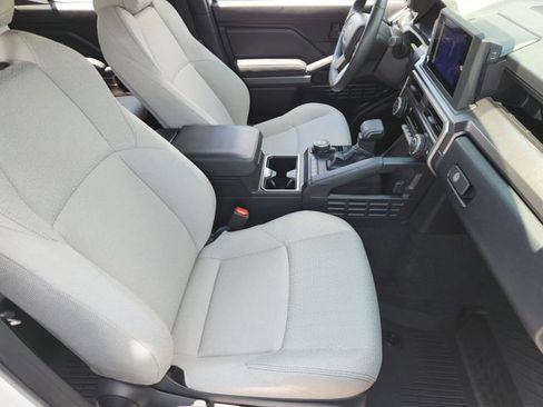 Used 2025 Toyota 4Runner SR5 AWD/4WD image 12