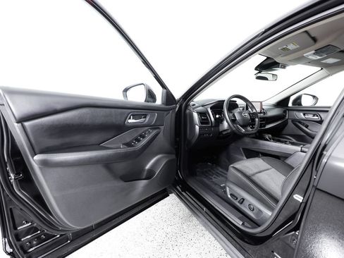 Used 2025 Nissan Rogue SV FWD image 20