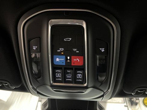 Used 2026 Jeep Cherokee Limited AWD/4WD image 25