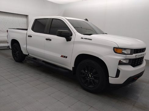 Used 2020 Chevrolet Silverado 1500 Custom w/ Custom Value Package image 11