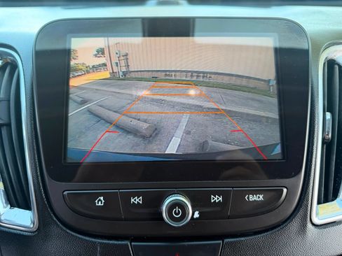 Used 2017 Chevrolet Malibu LT FWD image 27