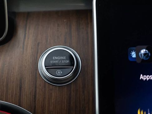 Used 2023 Mercedes-Benz C 300 4MATIC Sedan image 34