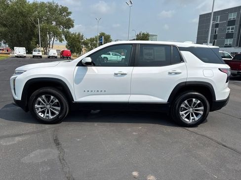 Used 2025 Chevrolet Equinox LT AWD/4WD image 2