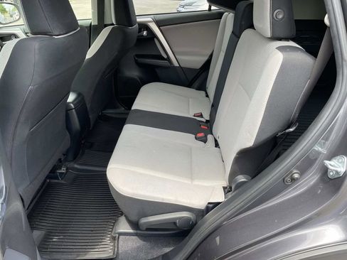 Used 2017 Toyota RAV4 XLE FWD image 11