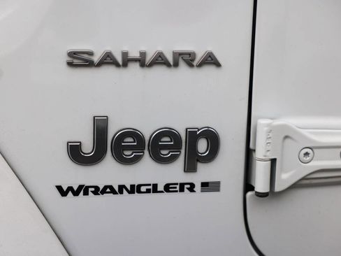 Used 2023 Jeep Wrangler Unlimited Sahara w/ Cold Weather Group AWD/4WD image 33